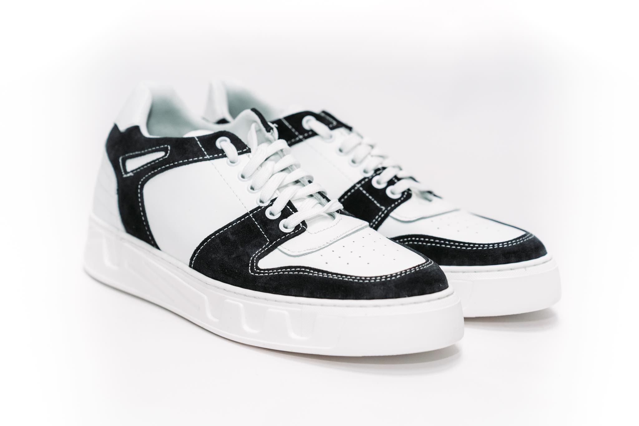 MR 07 White Sneakers - Image 2
