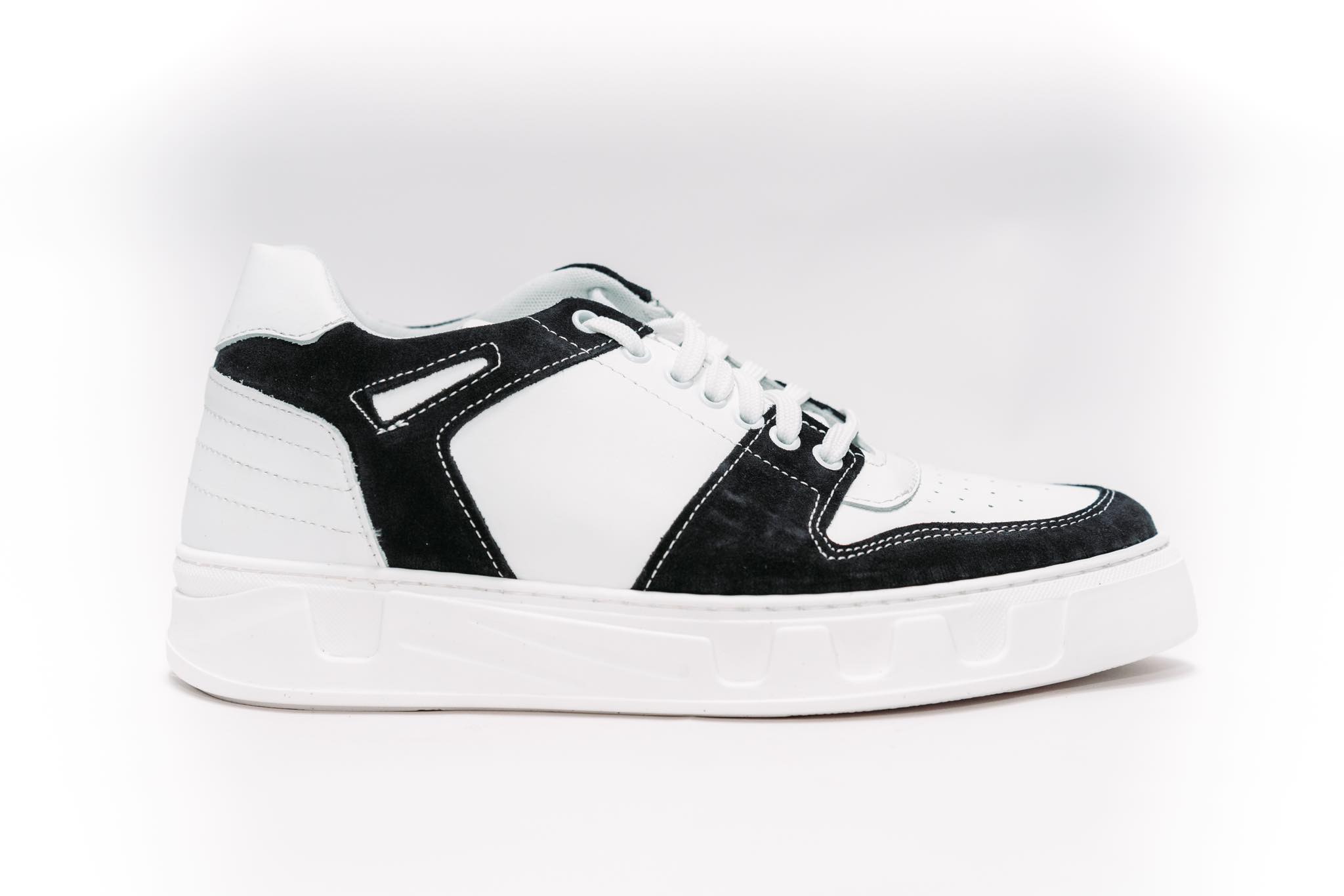 MR 07 White Sneakers
